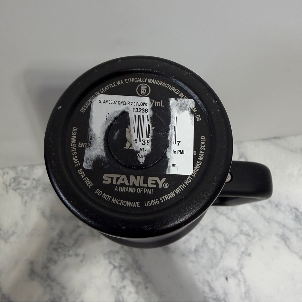 Stanley 30 oz stainless Steel H2.0 Flowstate Quencher Tumbler Black - Picture 7 of 7